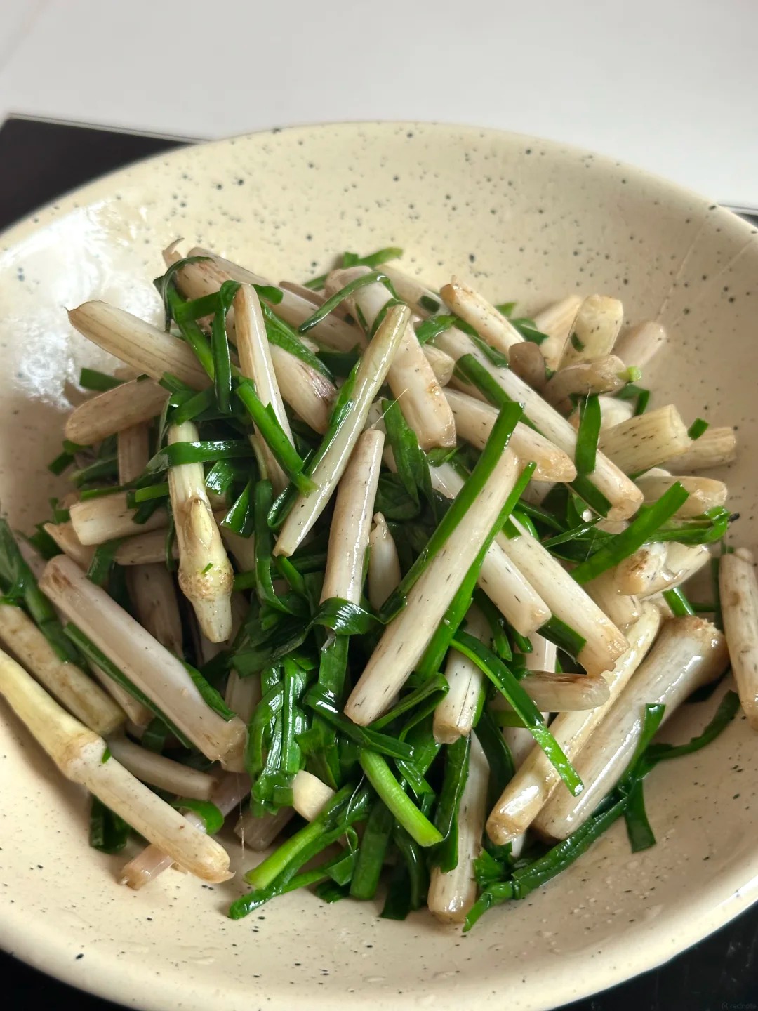 Đi chợ thấy loại rau này nhất định phải mua: Xào với hẹ 5 phút ra món ngon "tốn cơm", người sành ăn mới biết - Ảnh 6.