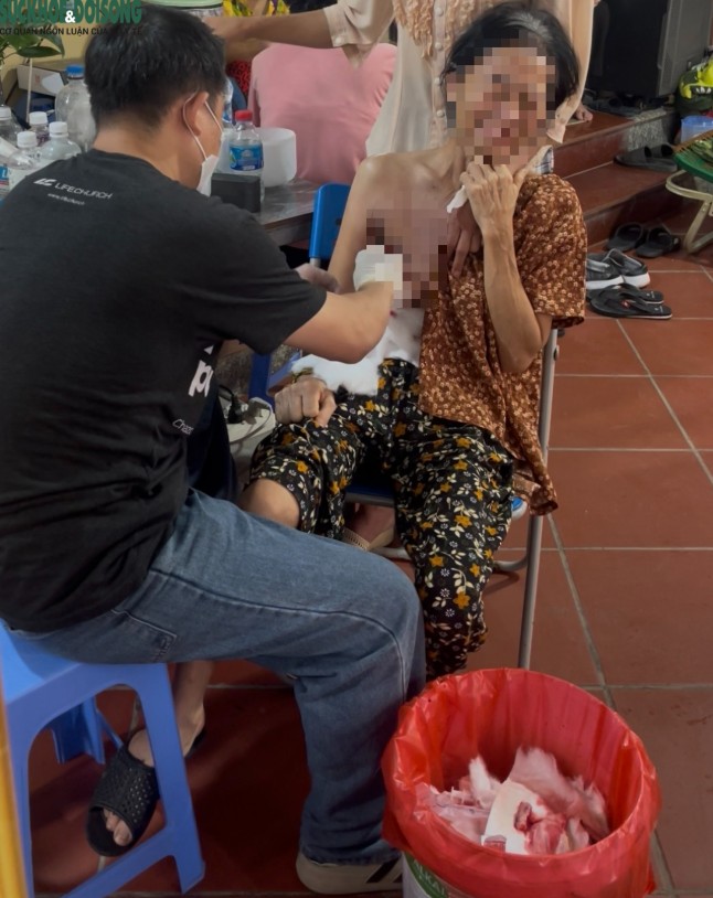 Công an Hà Nội vào cuộc vụ mổ khối u tại cơ sở chữa bệnh bằng nước kiềm của ông Nguyễn Tiến Nam- Ảnh 1.