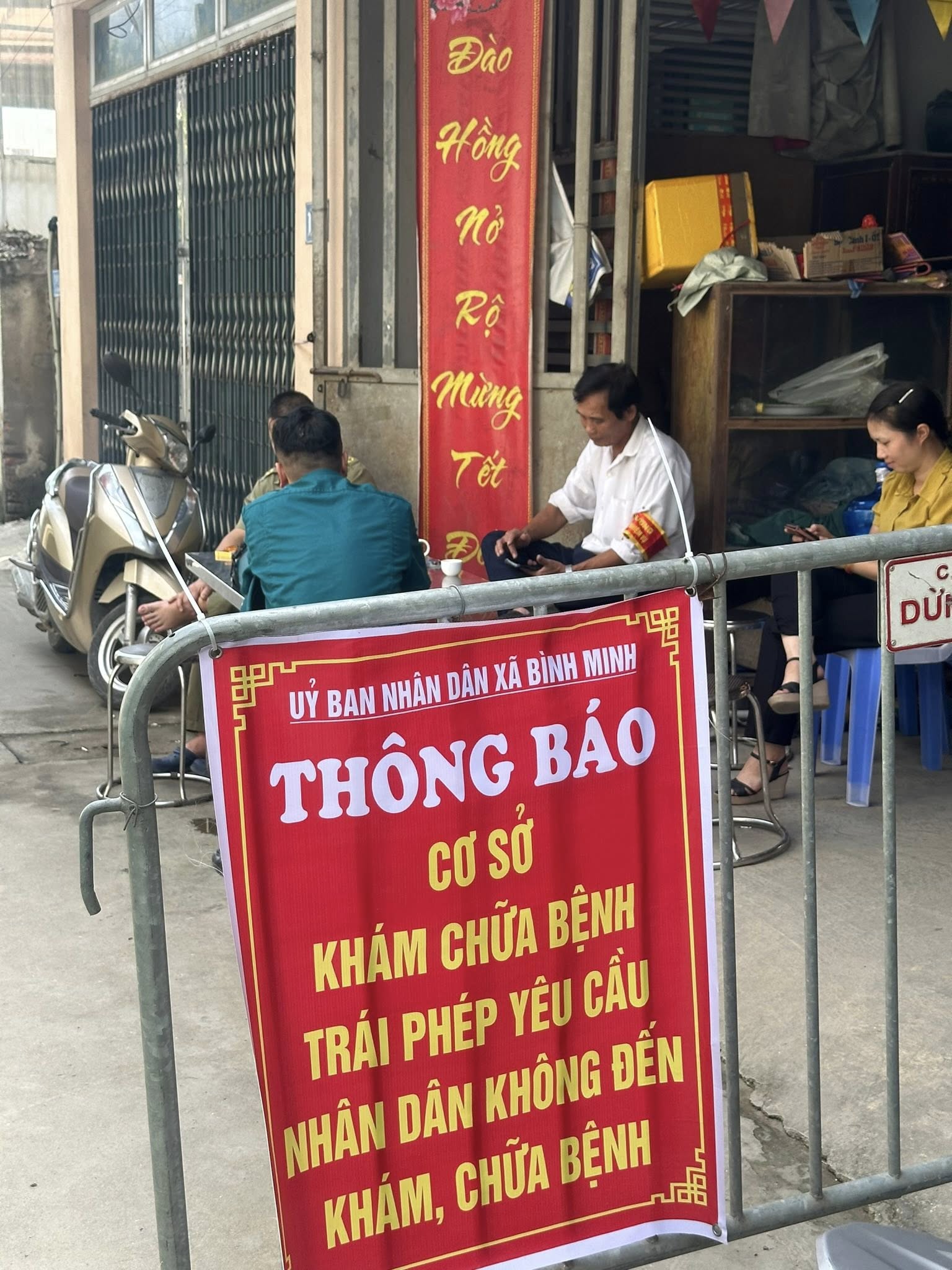 Công an Hà Nội vào cuộc vụ mổ khối u tại cơ sở chữa bệnh bằng nước kiềm của ông Nguyễn Tiến Nam- Ảnh 4.