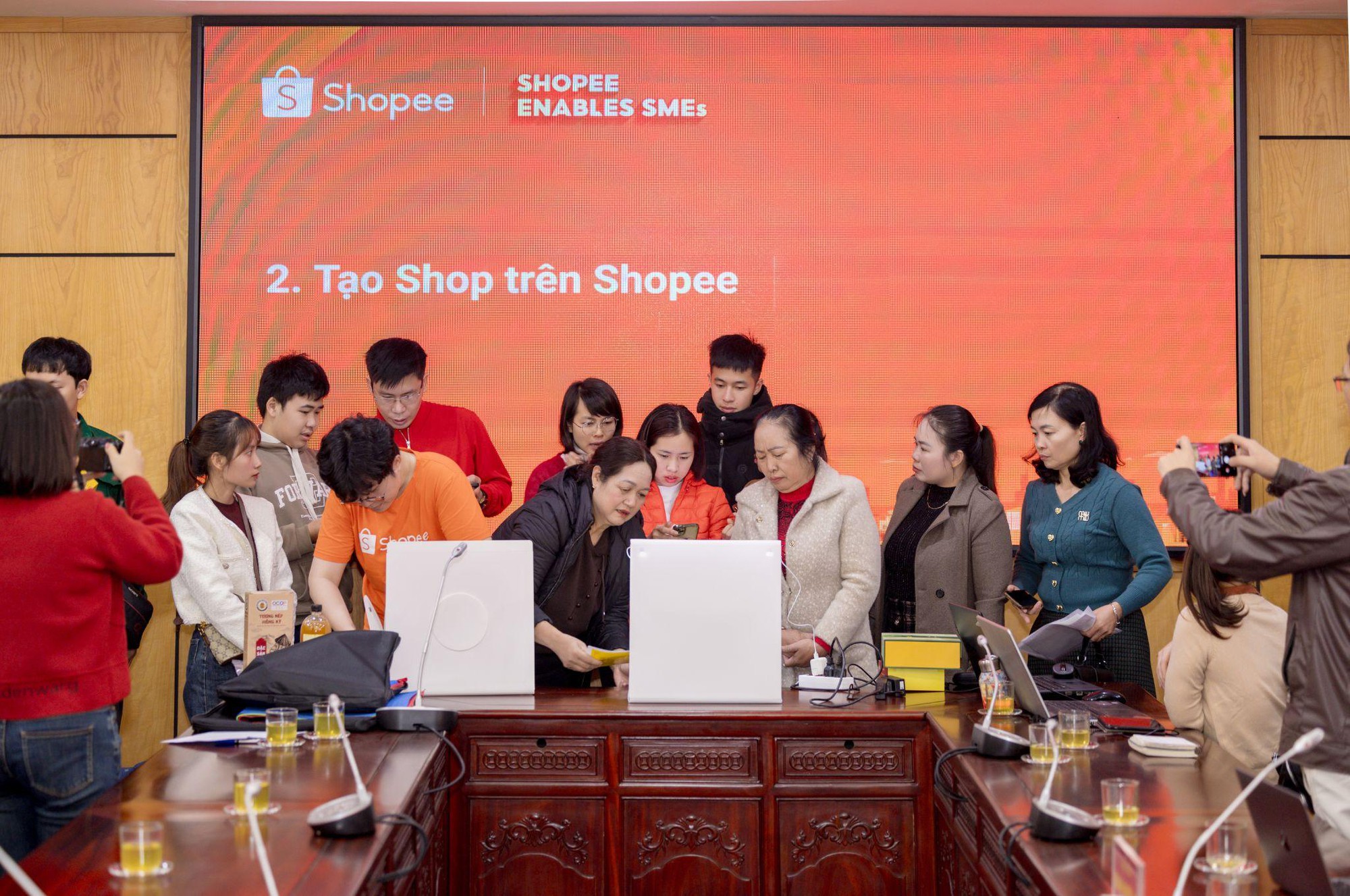 Điều Shopee muốn thị trường nhìn thấy, không chỉ là phí - Ảnh 2.