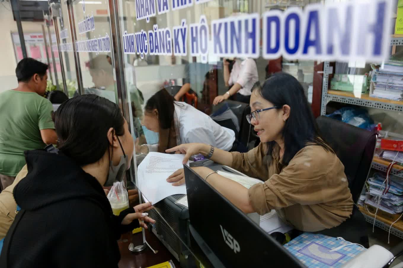Cuộc chuyển mình của hàng triệu hộ kinh doanh - Ảnh 1.