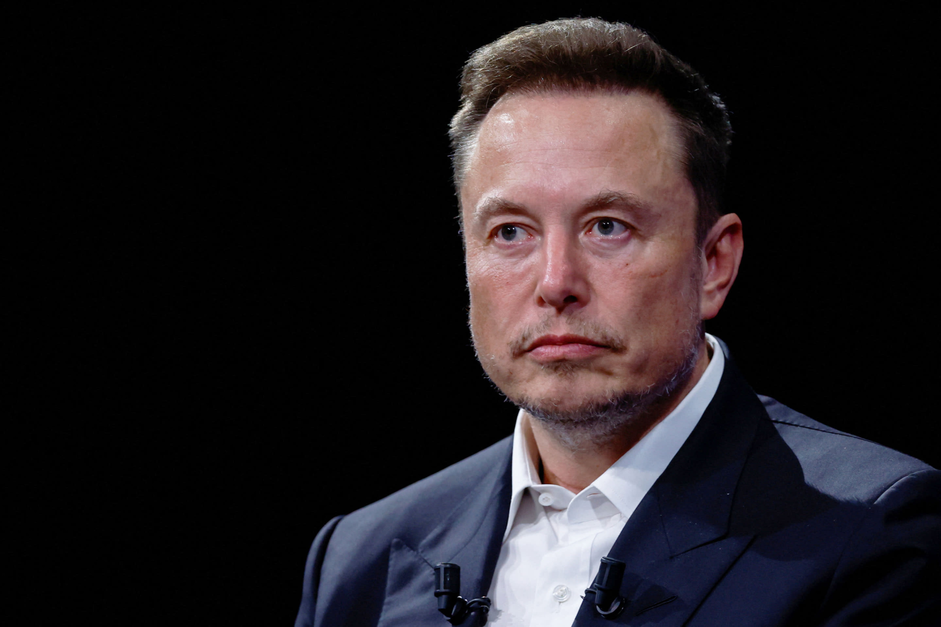 Tỷ phú Elon Musk dự báo tương lai 20 năm nữa gây chấn động: Con người vẫn nên học đại học- Ảnh 1.