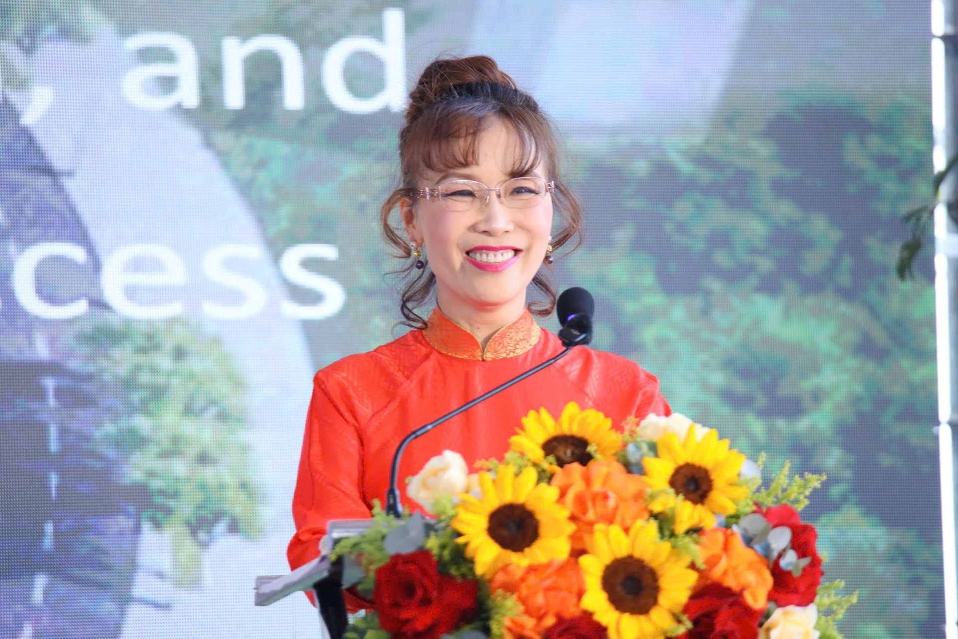 Đã giúp hàng triệu người dân lần đầu tiên có cơ hội bay với chi phí hợp lý, tỷ phú Nguyễn Thị Phương Thảo cam kết giúp hàng không Việt Nam tiên phong vươn ra toàn cầu- Ảnh 1.