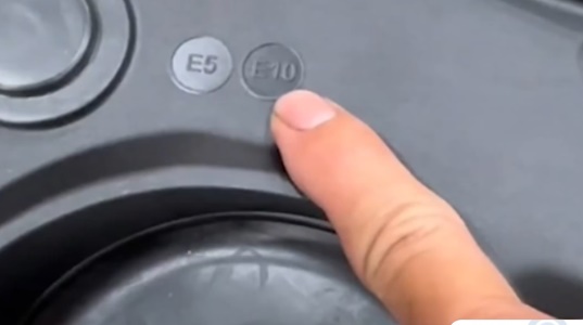 Những loại ô tô, xe máy nào sử dụng được xăng sinh học E10? - Ảnh 1.