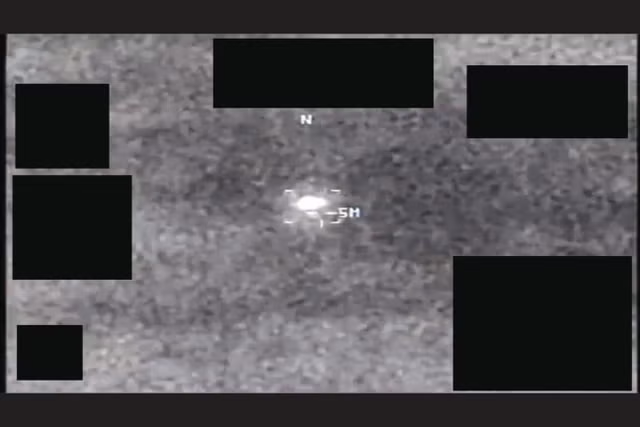 Lầu Năm Góc công bố loạt tài liệu và video mới nhất về UFO- Ảnh 1.