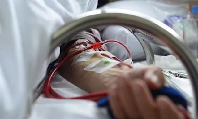 Người đàn ông chạy bộ 10 năm bỗng nhận chẩn đoán suy thận, bác sĩ: "Chạy thế này ngang phá thận"- Ảnh 1.
