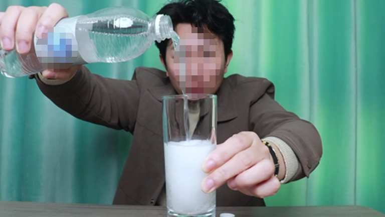 Ăn kiêng theo cách "chưa ai từng làm", người phụ nữ giảm 14kg chỉ trong 1 năm nhưng thị lực còn 0.03, gần như mù lòa- Ảnh 3.