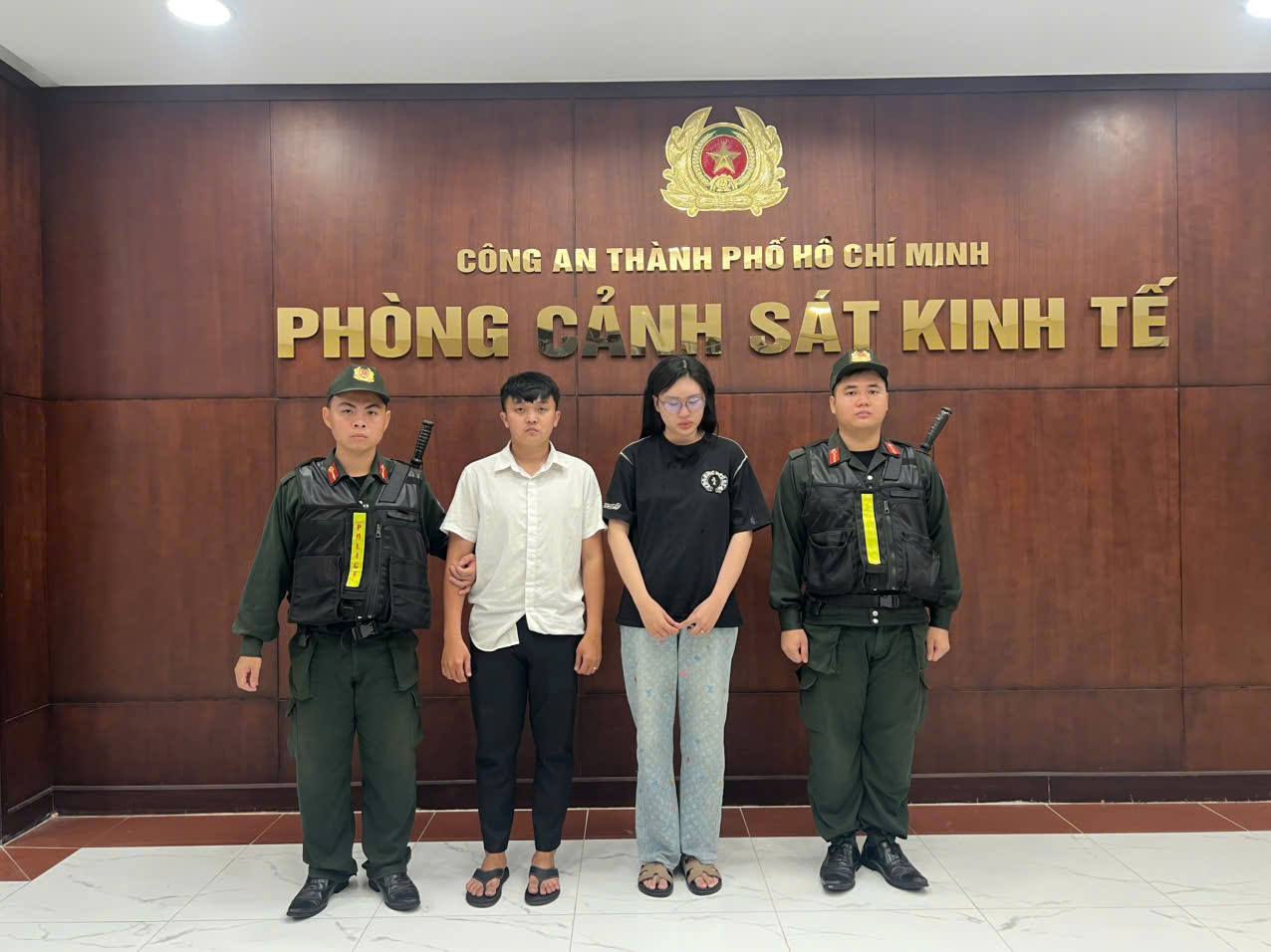 Công an TPHCM bắt chủ hộ kinh doanh Chí Phát LUXURY  - Ảnh 1.