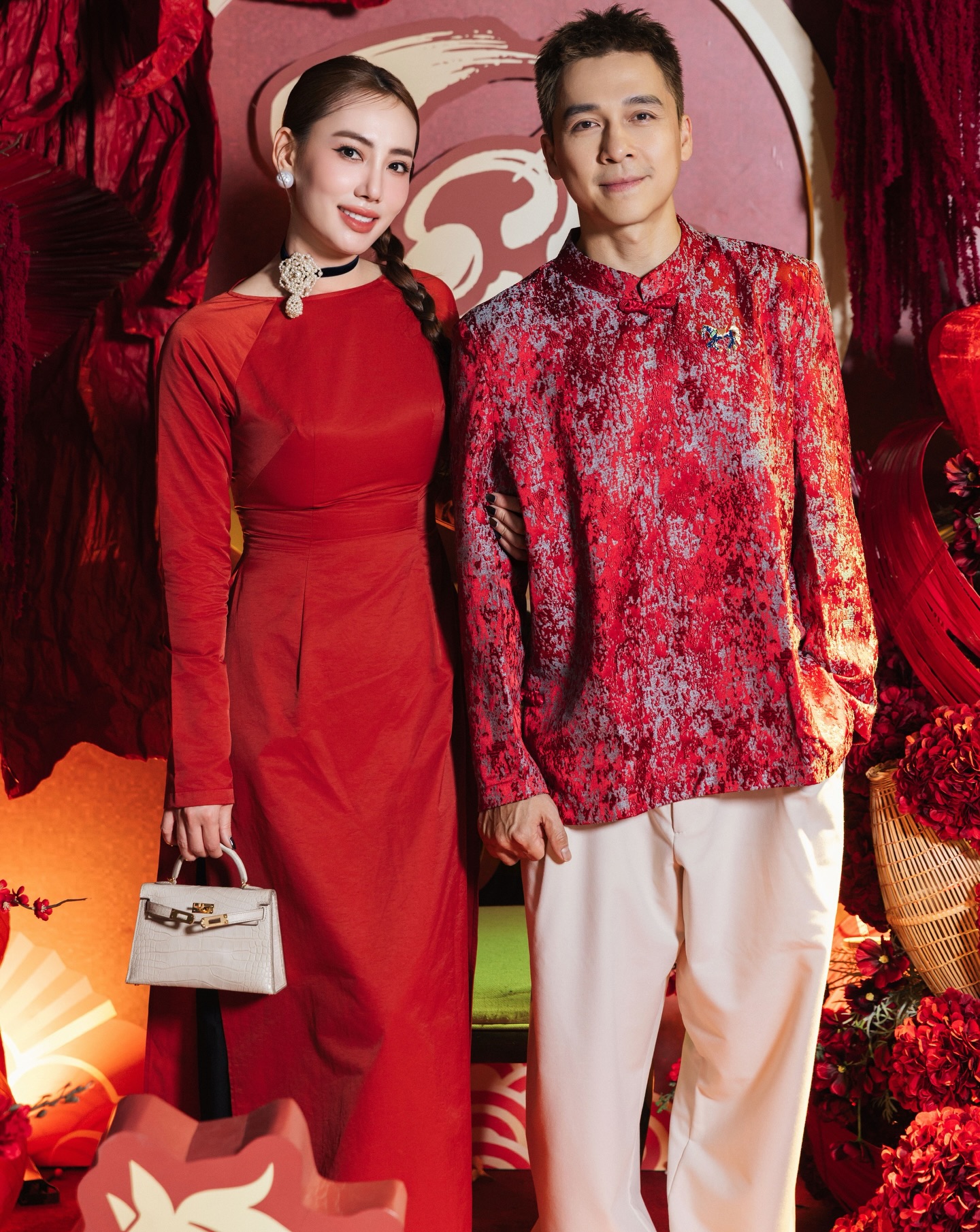 Nam ca sĩ cưới vợ nóng bỏng, sống thoải mái nhờ cho thuê nhà 600 triệu/tháng từ Việt Nam sang Mỹ- Ảnh 2.