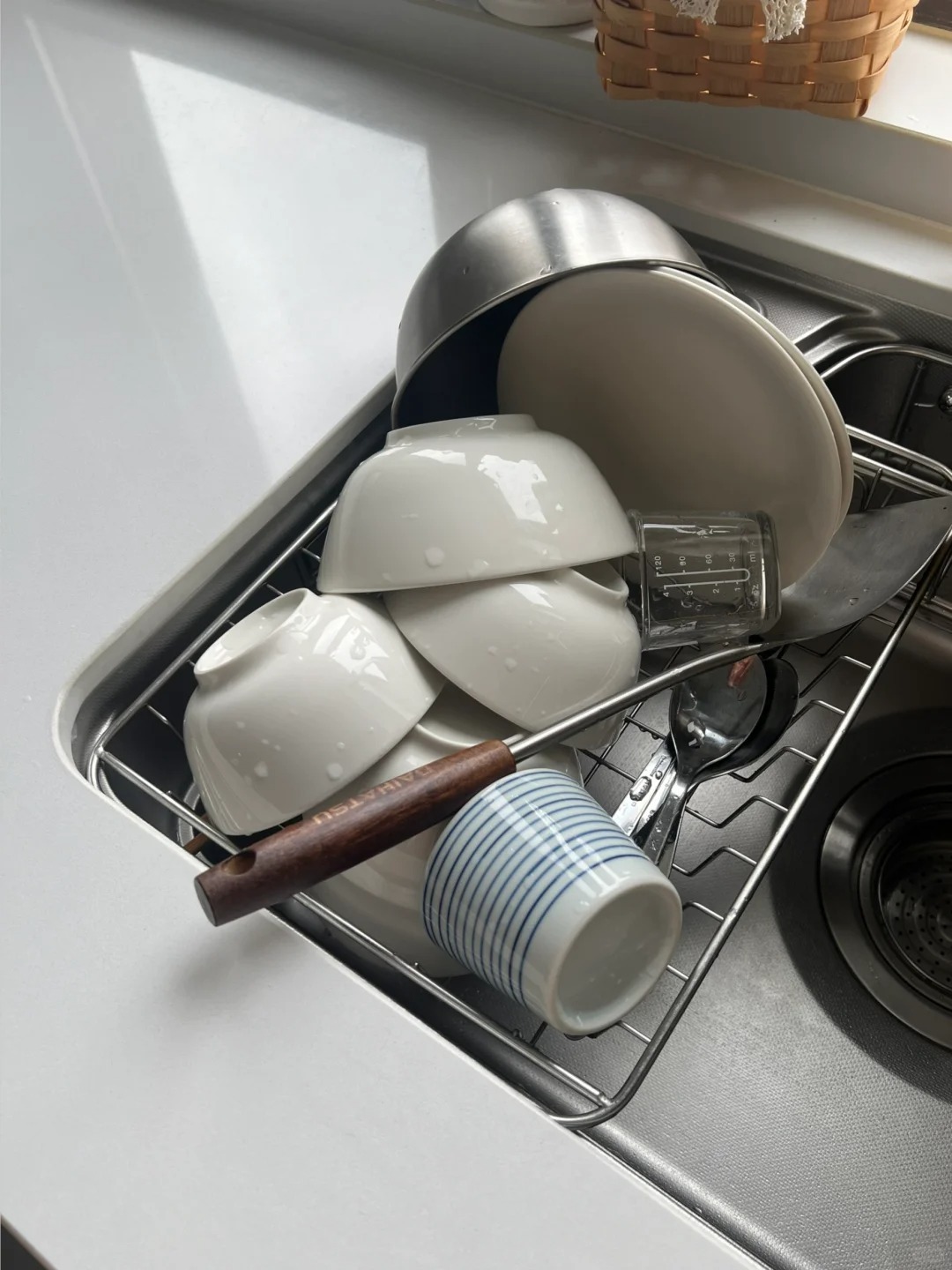 Không thể tin được! Tôi học được 8 “mẹo giữ nhà” cực thông minh từ mẹ mình và nhận ra: Muốn nhà gọn, người đỡ mệt thì phải thay đổi tư duy - Ảnh 7.