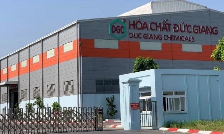 Chứng khoán tuần qua: Các sếp FPT được mua cổ phiếu rẻ hơn 90% thị giá, cổ phiếu PC1 “nổi sóng” trở lại- Ảnh 2.