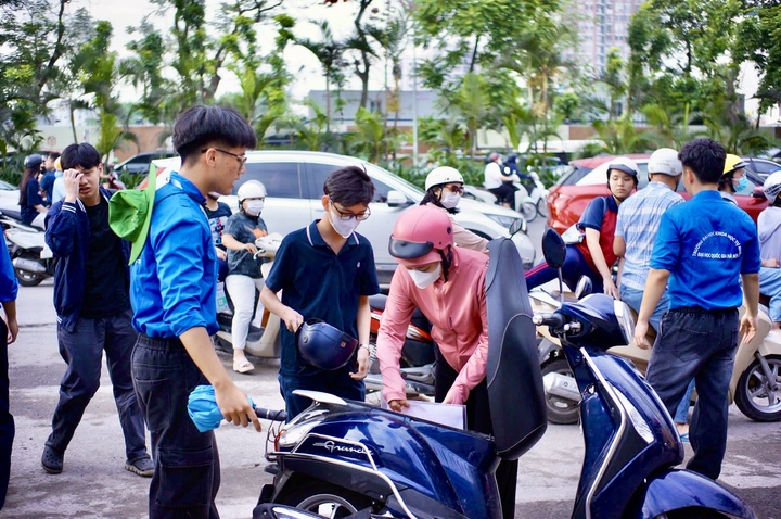 Nghìn thí sinh hoàn thành buổi thi đầu tiên lớp 10 chuyên sớm nhất Hà Nội- Ảnh 9.