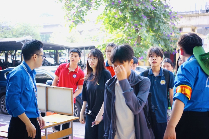 Nghìn thí sinh hoàn thành buổi thi đầu tiên lớp 10 chuyên sớm nhất Hà Nội- Ảnh 3.