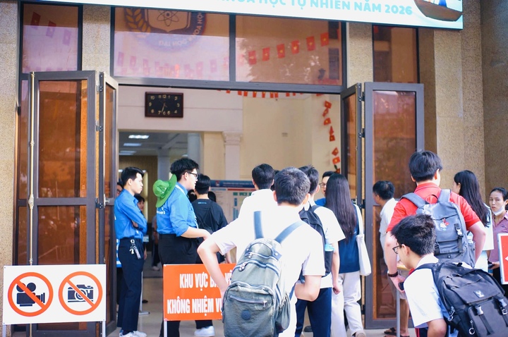 Nghìn thí sinh hoàn thành buổi thi đầu tiên lớp 10 chuyên sớm nhất Hà Nội- Ảnh 5.