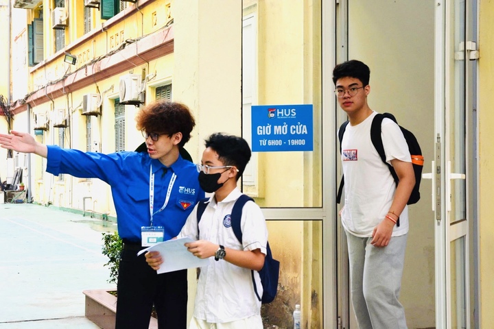 Nghìn thí sinh hoàn thành buổi thi đầu tiên lớp 10 chuyên sớm nhất Hà Nội- Ảnh 2.