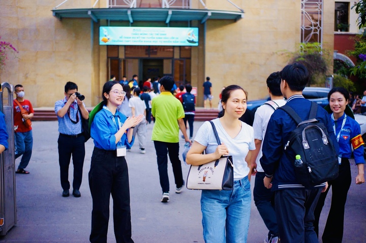 Nghìn thí sinh hoàn thành buổi thi đầu tiên lớp 10 chuyên sớm nhất Hà Nội- Ảnh 4.