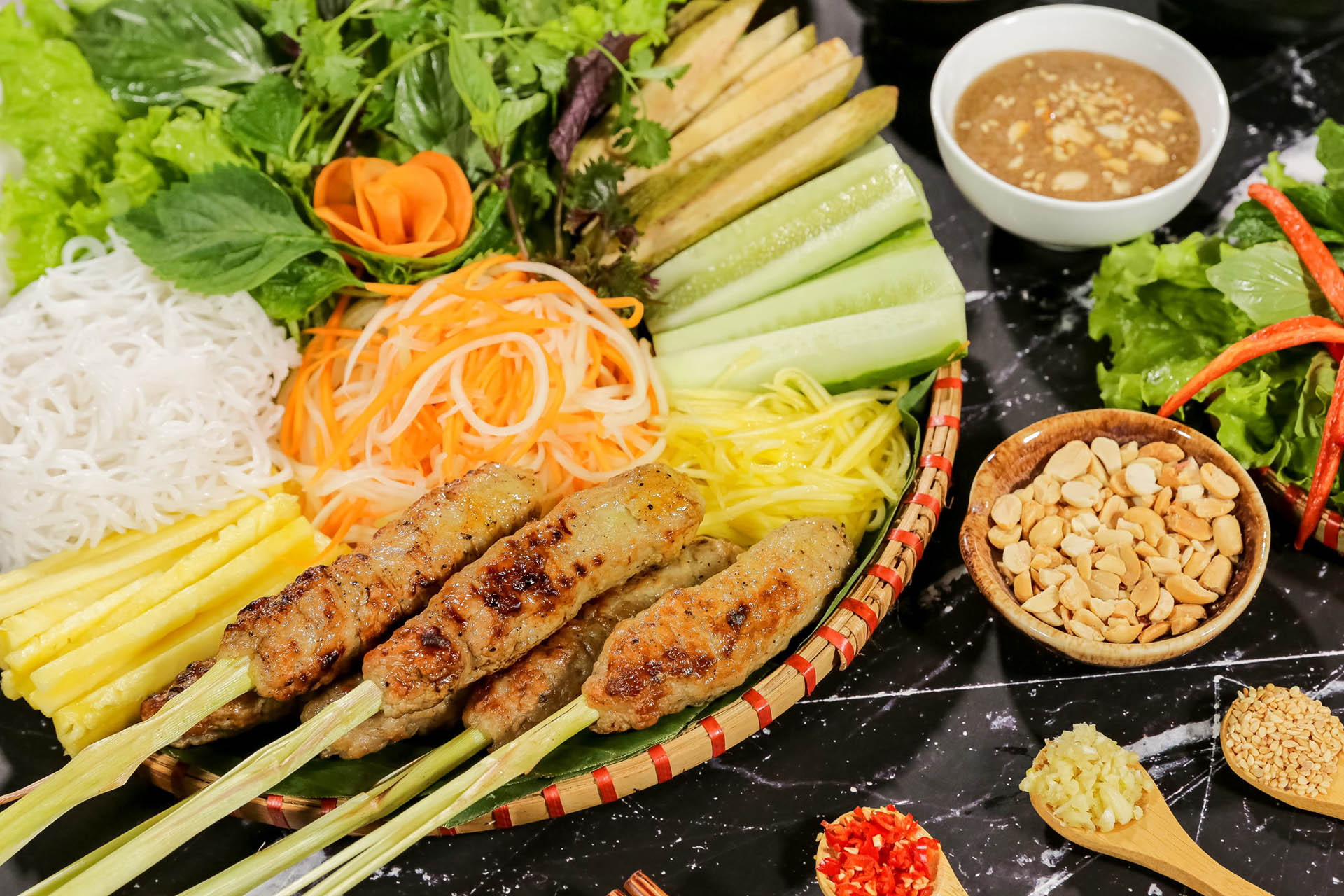 Taste Atlas gọi tên loạt món Việt ngon nhất châu Á: Bún chả xếp hạng cực cao, nem Phùng và thịt đông cũng góp mặt- Ảnh 4.