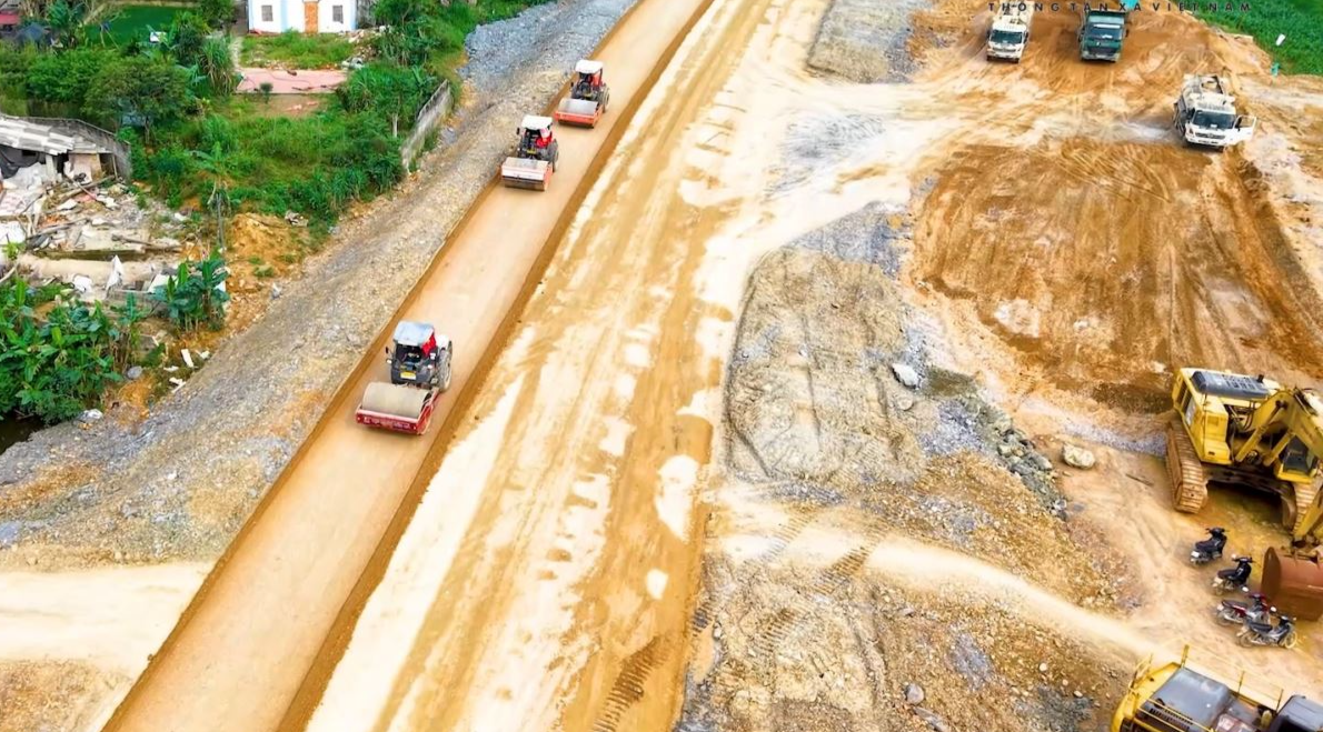 Áp lực giải ngân hơn 80% vốn đầu tư công trong các tháng cuối năm- Ảnh 2.