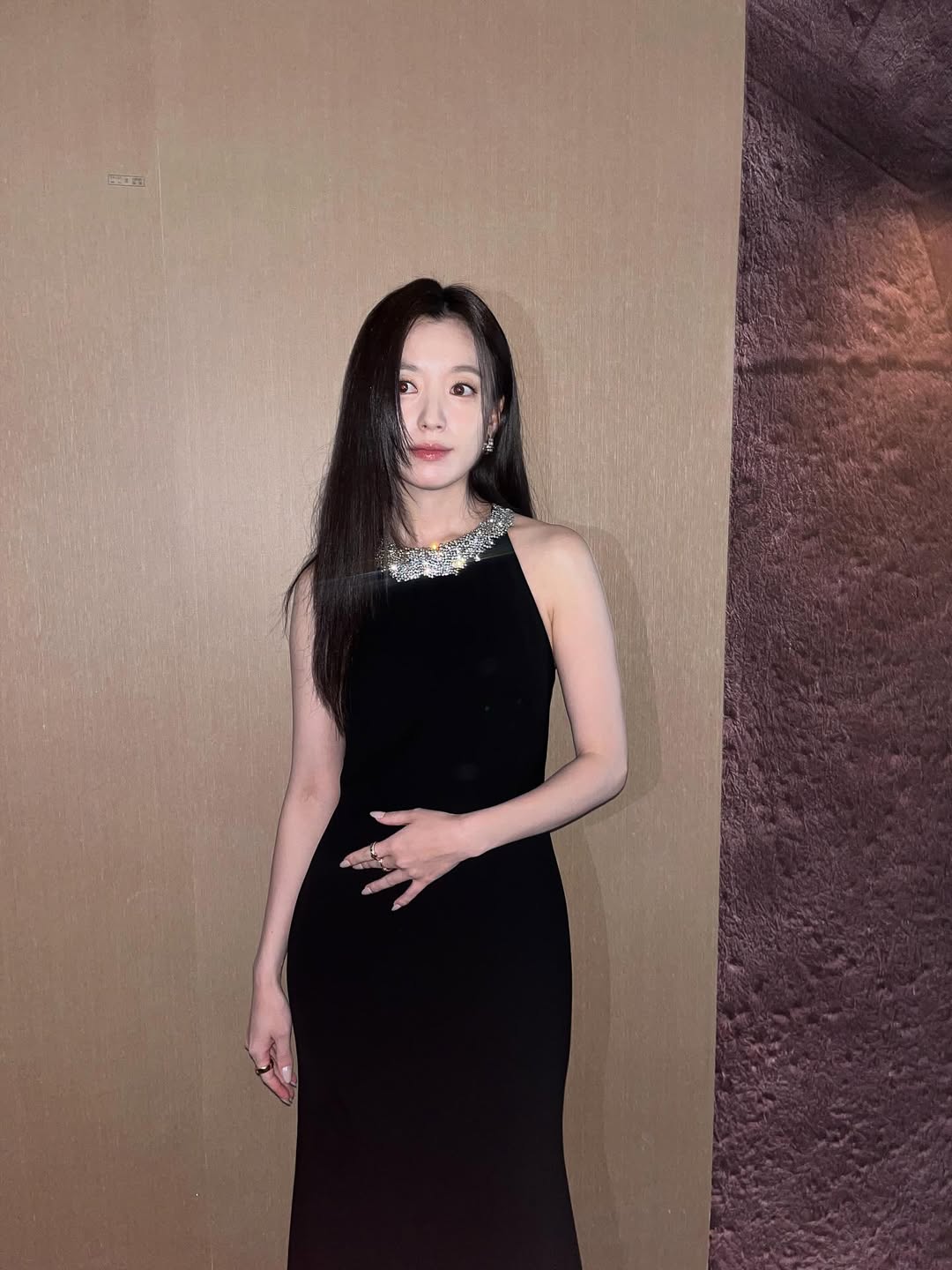 "Mỹ nhân cười đẹp nhất showbiz": U40 vẫn sành điệu ngang gái trẻ, mặc đẹp không trượt phát nào- Ảnh 6.