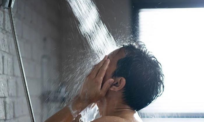 Cách hạ nhiệt yên xe máy khi trời nắng nóng như đổ lửa - Ảnh 4.