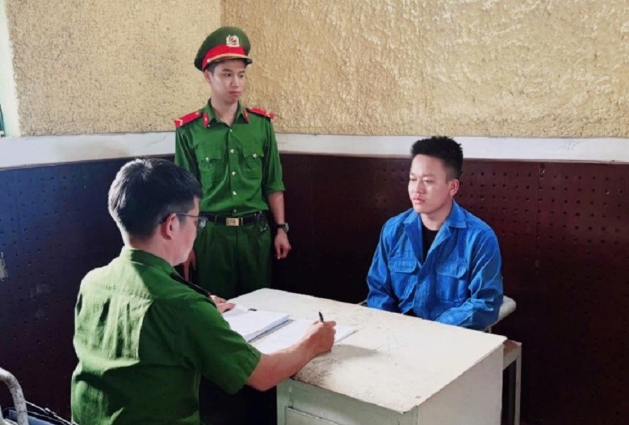 Thi hành lệnh bắt tạm giam chủ tiệm cầm đồ Đặng Quốc Thanh SN 2001 - Ảnh 1.