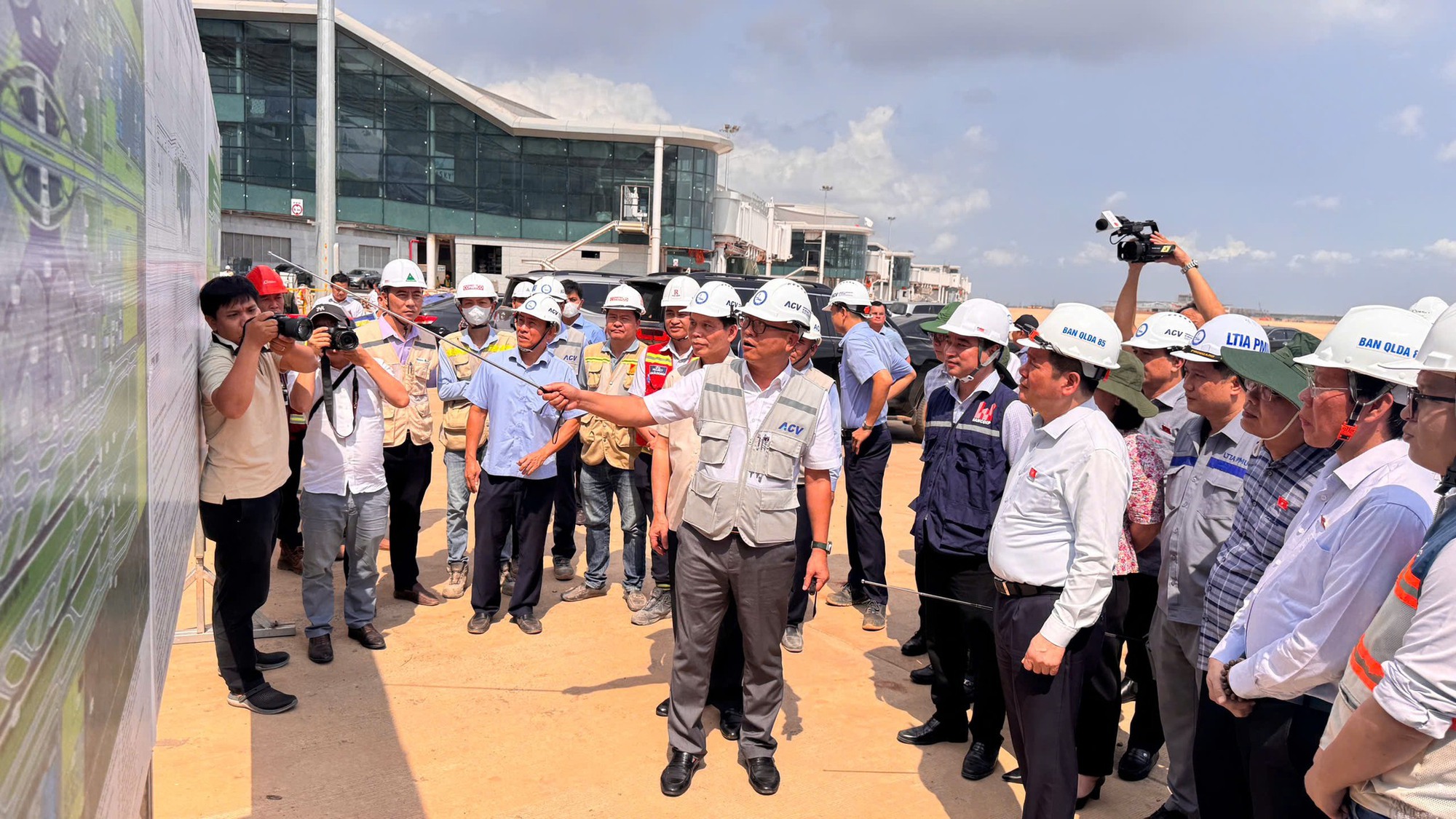 Sân bay Long Thành “khát” nhân lực, nhiều gói thầu chỉ đạt 50% kế hoạch - Ảnh 1.