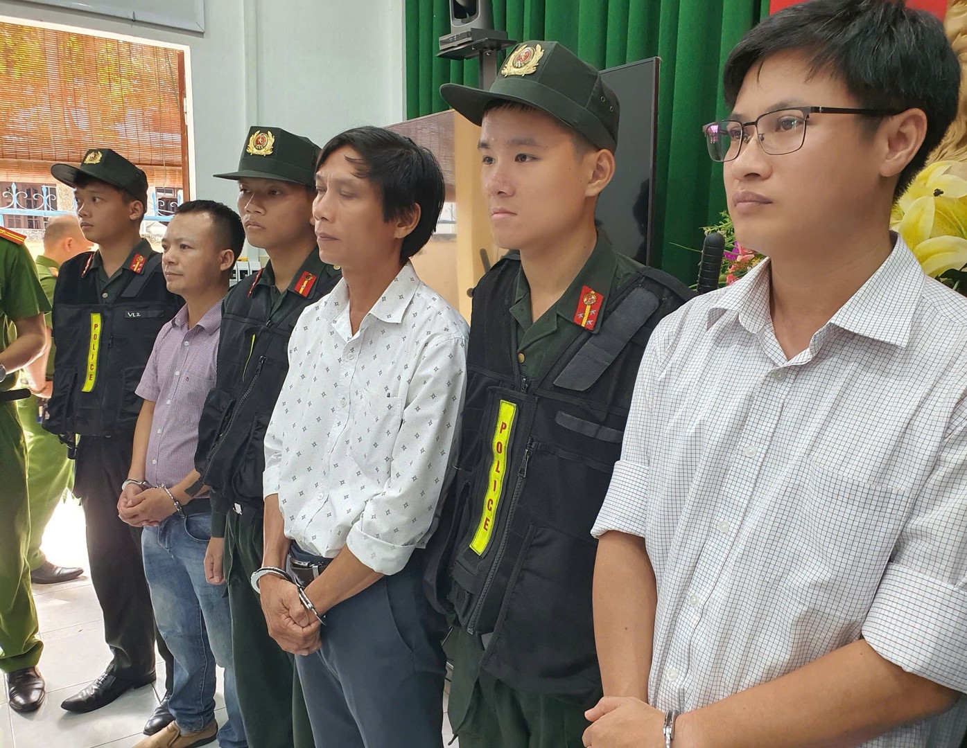 Khởi tố Giám đốc, viên chức Ban Quản lý rừng; Giám đốc, Phó Giám đốc, chủ sở hữu doanh nghiệp- Ảnh 2.