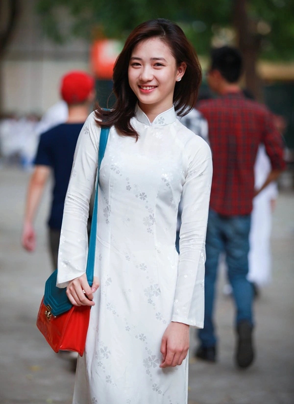 “Hot girl bế giảng” Hà Nội 13 năm trước nổi tiếng cả nước biết: Lấy giám đốc, sinh 3 con mà trẻ cỡ này   - Ảnh 1.