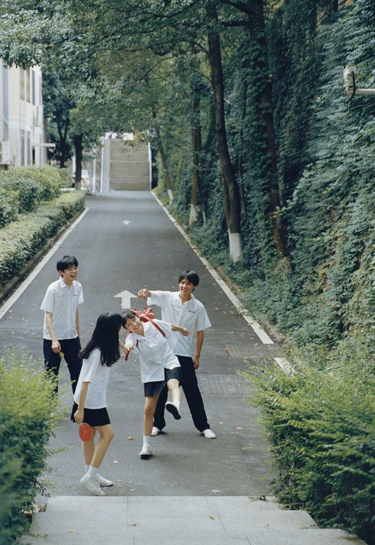 Low-maintenance friendship: Không cần gặp vẫn thân, hay không còn đủ thân để gặp? - Ảnh 1.