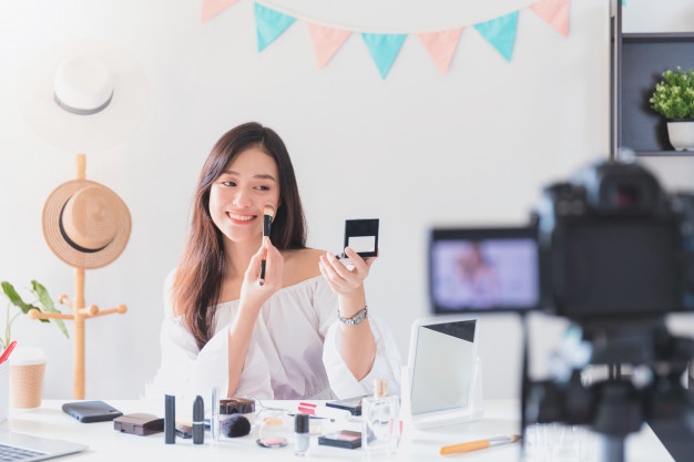 Người bán hàng online lưu ý: Chốt đơn trên livestream là phát sinh doanh thu, nếu không ghi nhận dễ sai sót thuế- Ảnh 1. Người bán hàng online lưu ý: Chốt đơn trên livestream là phát sinh doanh thu, nếu không ghi nhận dễ sai sót thuế- Ảnh 1.
