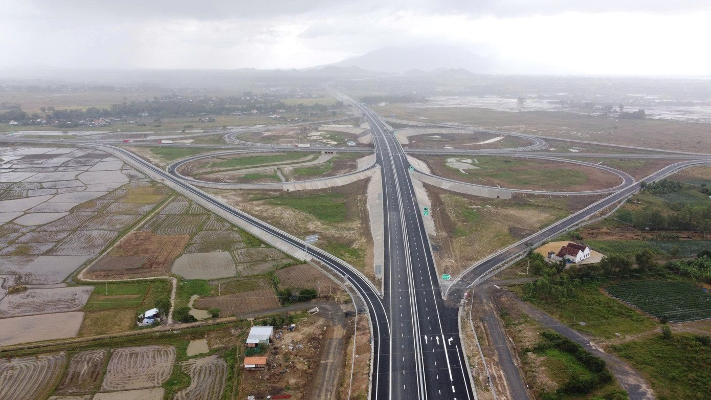 Ngay tuần sau, 22km đầu tiên của tuyến cao tốc “rừng – biển” đầu tiên tại Việt Nam sẽ chính thức thông xe- Ảnh 1.
