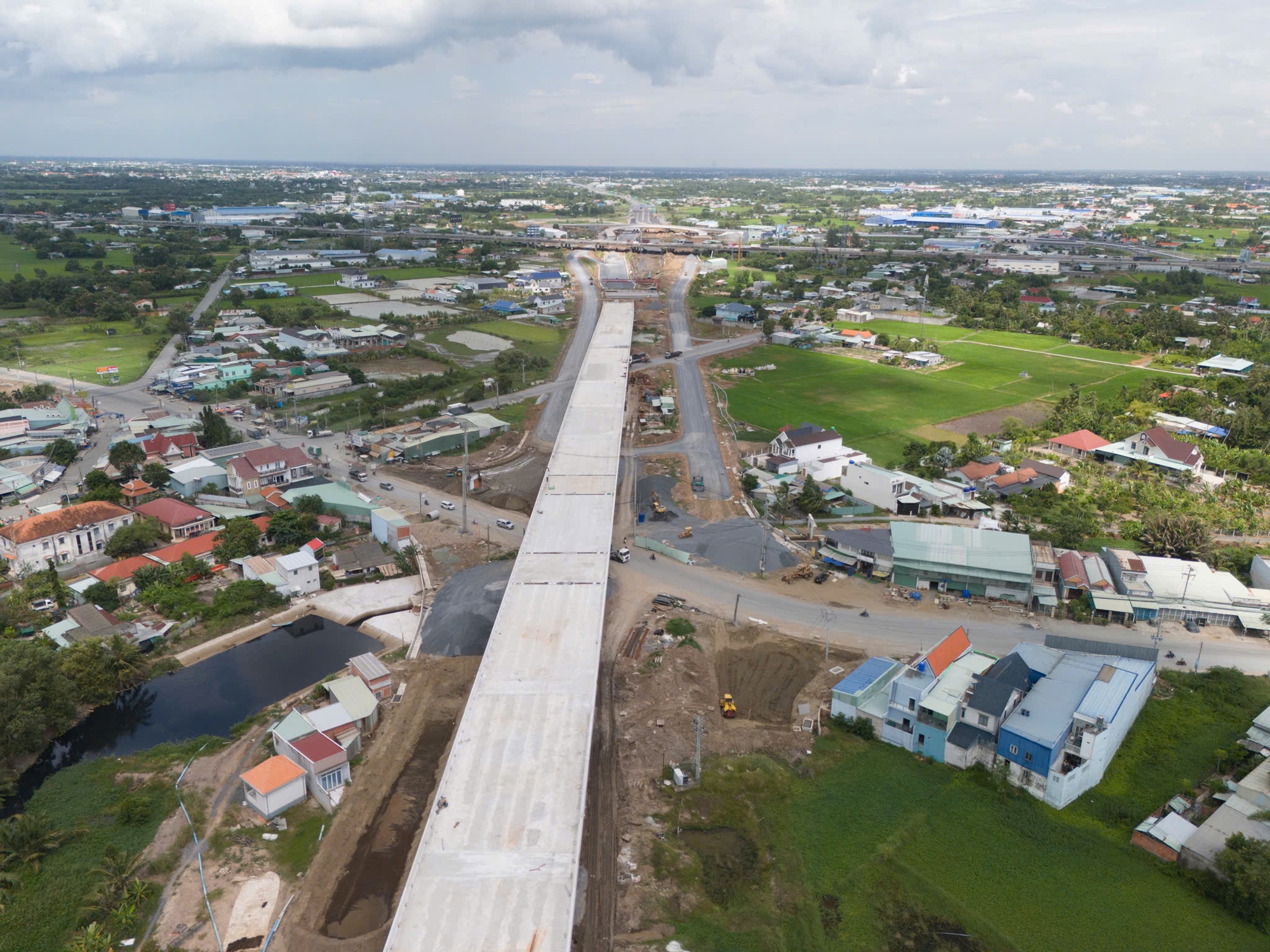 Nhiều dự án giao thông tăng tốc về đích - Ảnh 1.