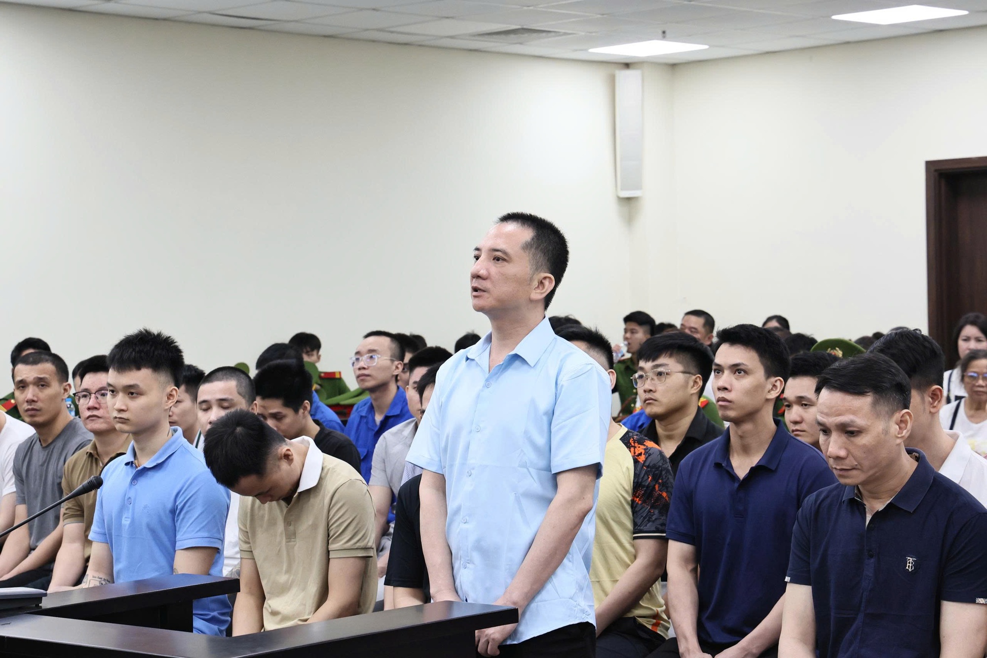 Xét xử "ông trùm" tổ chức đánh bạc hơn 4.000 tỉ đồng - Ảnh 2.
