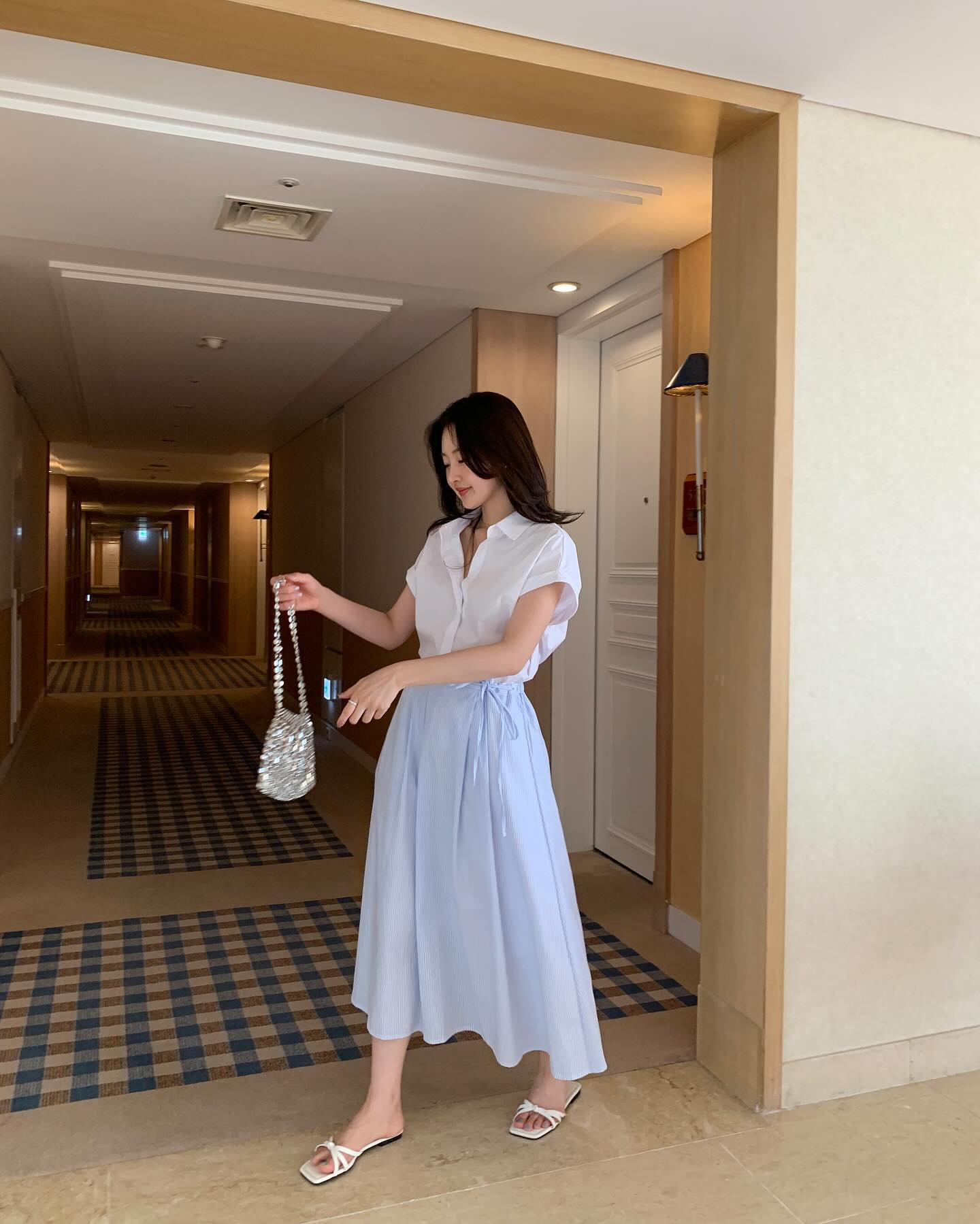 Giữa những ngày nắng nóng đỉnh điểm, tôi vẫn "sống khỏe" nhờ 4 cách làm mát tự nhiên này, tối ngủ ngon mà không cần dùng điều hòa nhiều- Ảnh 5.