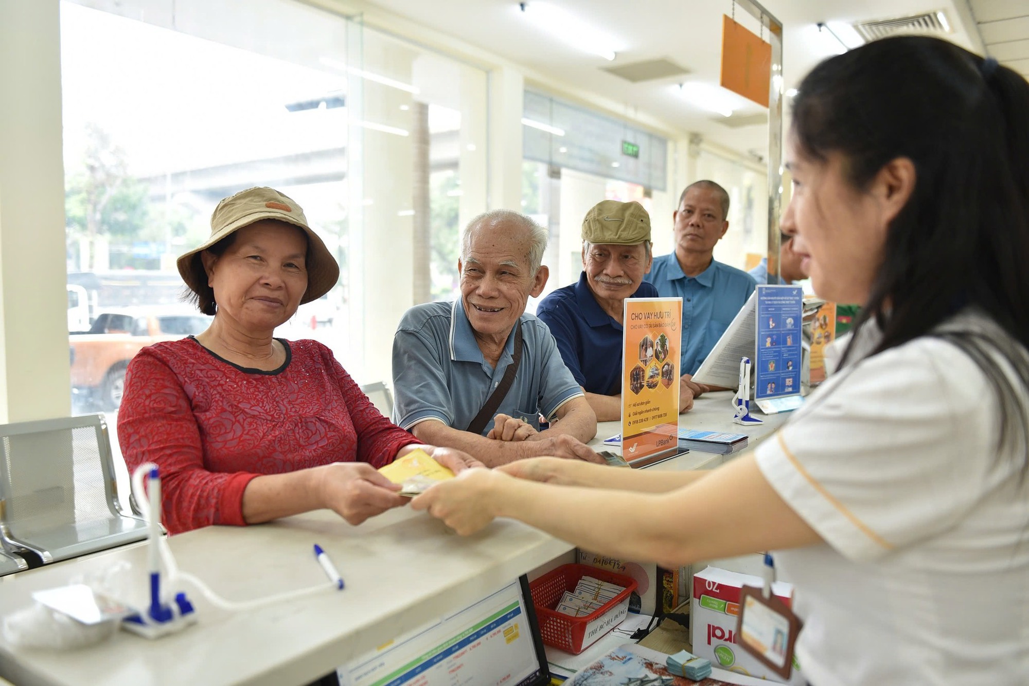 Chi tiết lịch chi trả lương hưu trên cả nước tháng 4 - Ảnh 1.