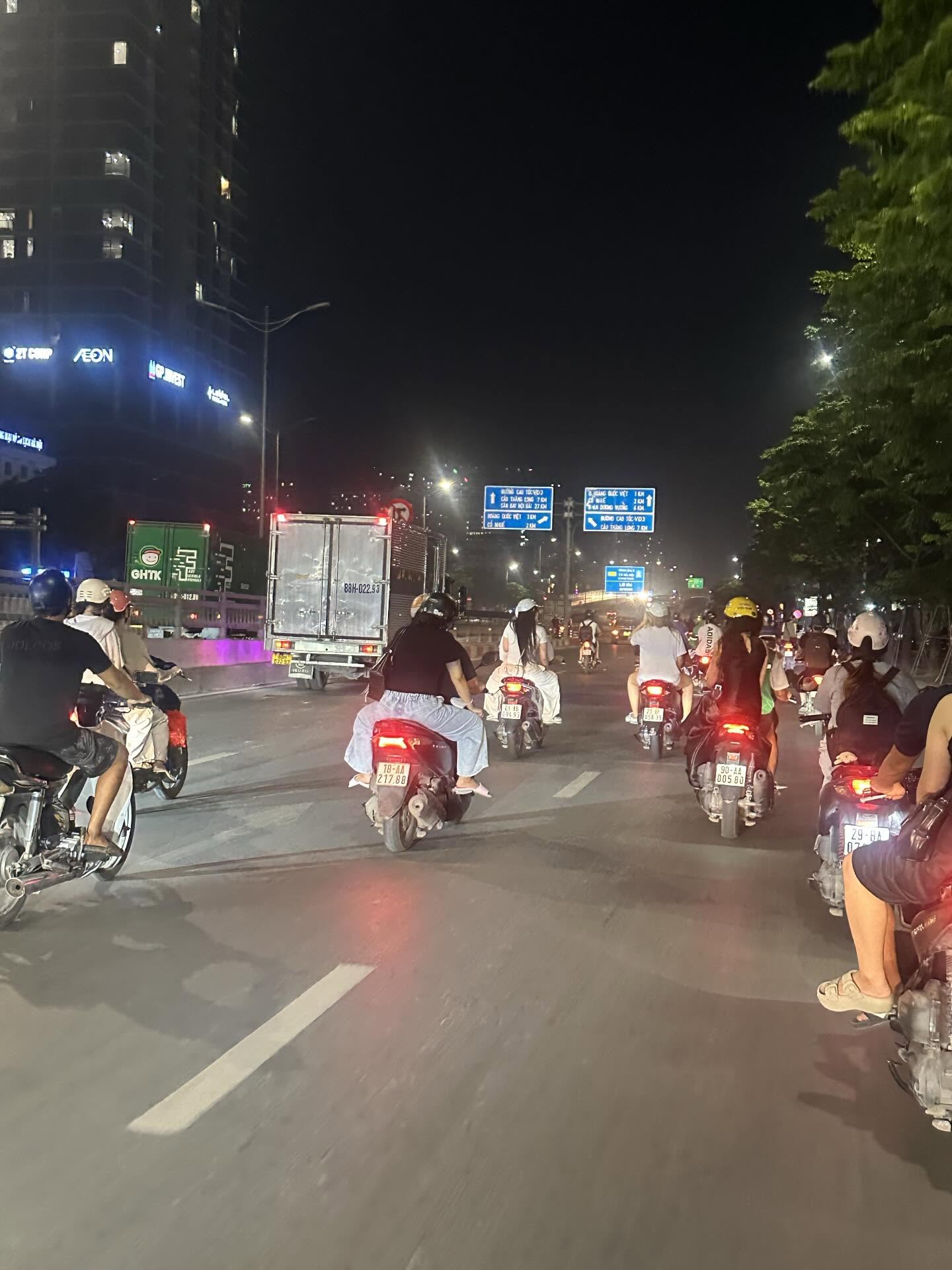 "Đêm trắng" của người Hà Nội: 40 độ ngoài trời, mất điện trong nhà, nhà nghỉ cháy phòng- Ảnh 5.