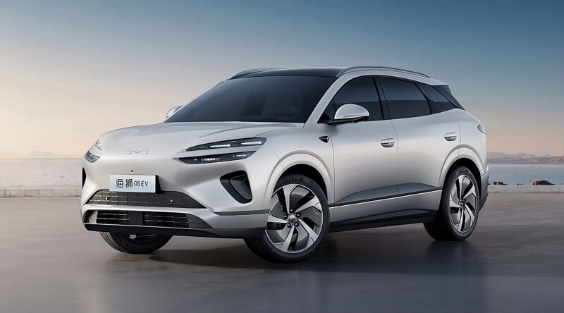Mẫu xe bán chạy của BYD tại Việt Nam chính thức ra mắt phiên bản mới: 'Ăn xăng' 3,3 lít/100km, đi gần 2.000km không cần tiếp nhiên liệu- Ảnh 1.