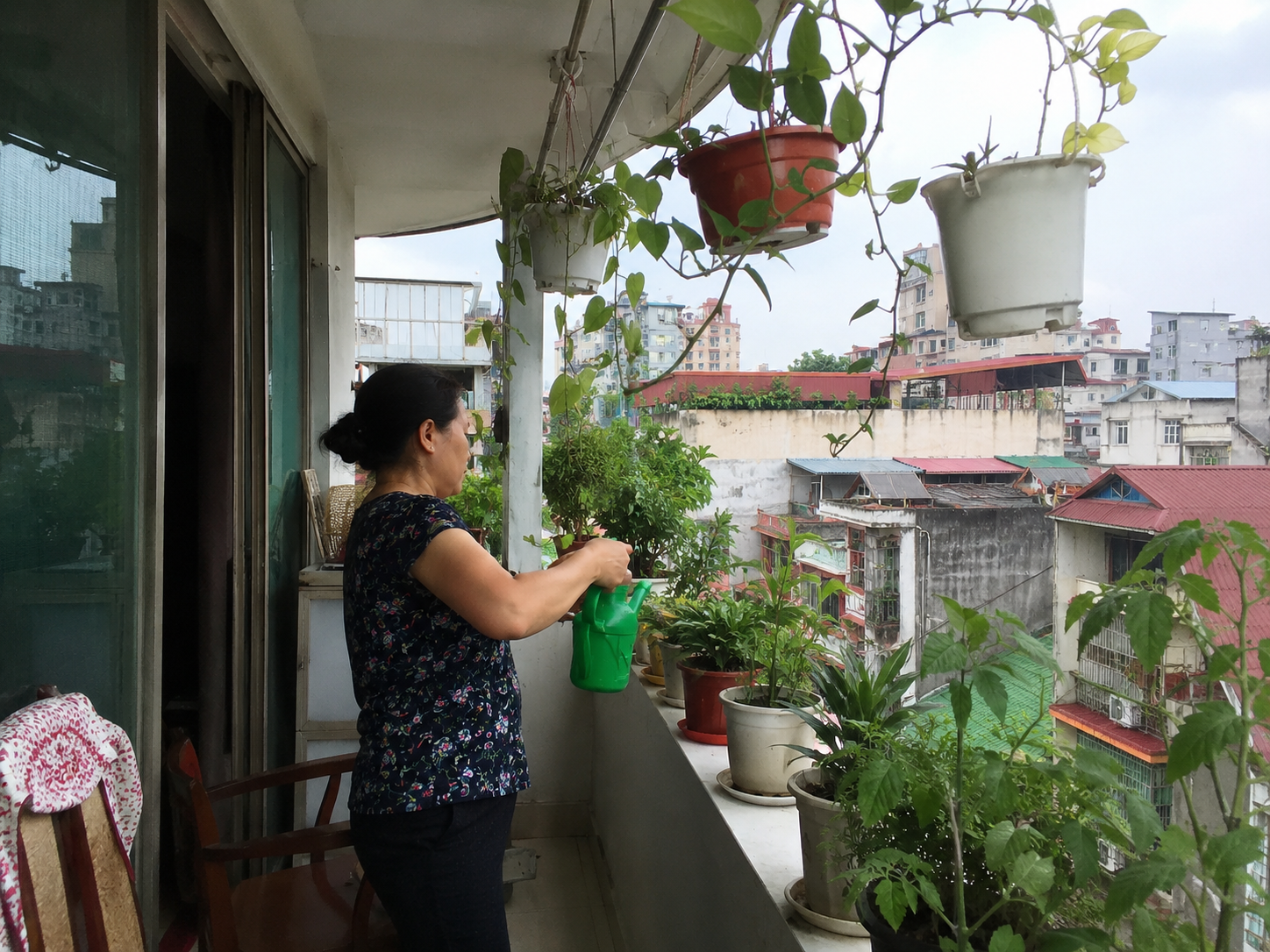 Người mẹ ở Hà Nội chia sẻ: Tôi đóng kín cửa từ 10h sáng và hóa đơn điện mùa hè giảm thấy rõ- Ảnh 3.