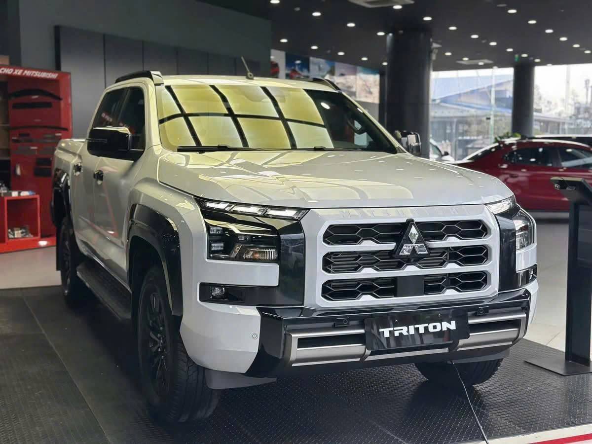 Mitsubishi Triton ‘dọn kho’ giảm giá tới 150 triệu đồng tại đại lý: Bản ‘full’ còn hơn 770 triệu, cạnh tranh Ranger Wildtrak - Ảnh 1.