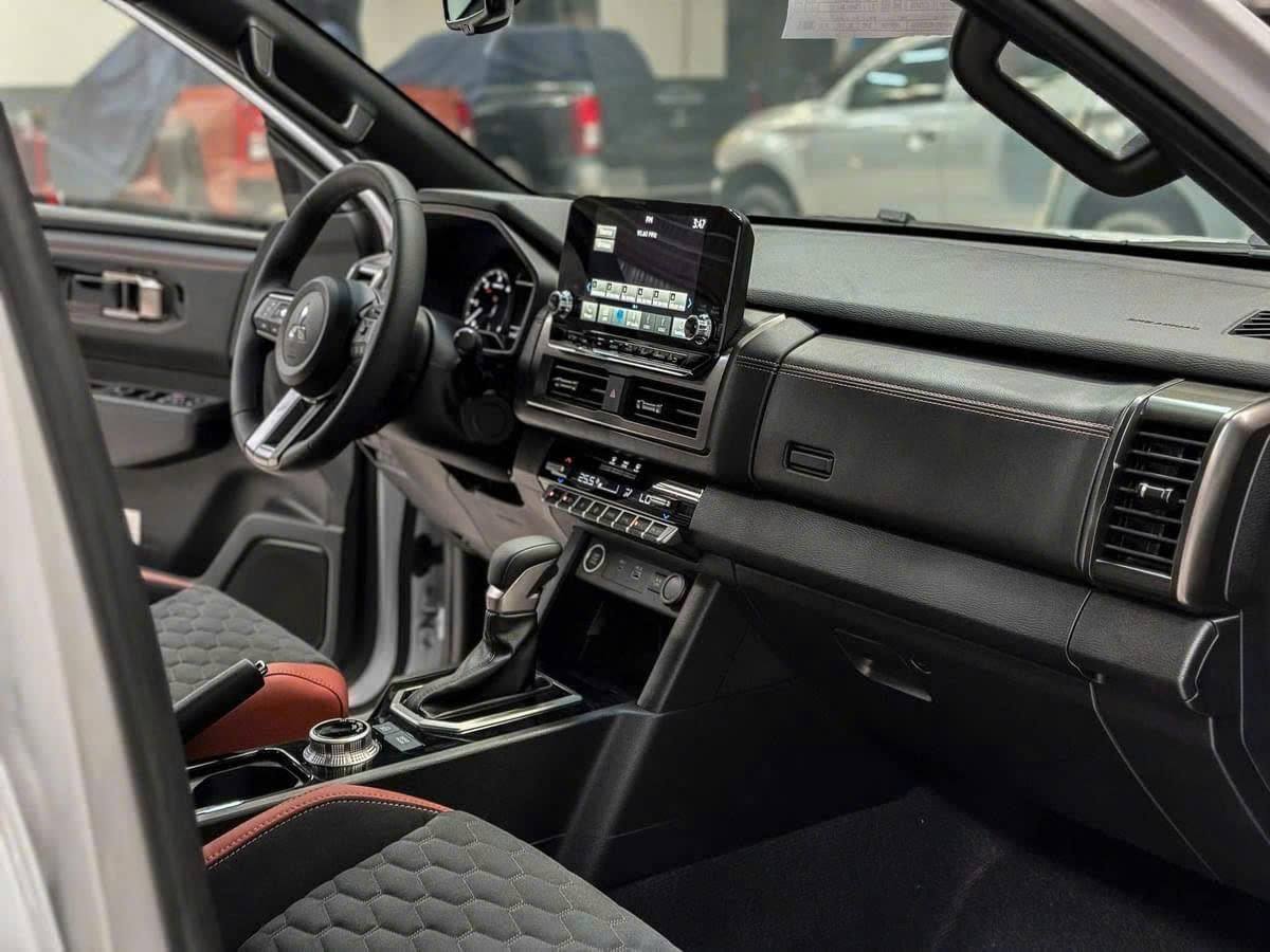 Mitsubishi Triton ‘dọn kho’ giảm giá tới 150 triệu đồng tại đại lý: Bản ‘full’ còn hơn 770 triệu, cạnh tranh Ranger Wildtrak - Ảnh 5.