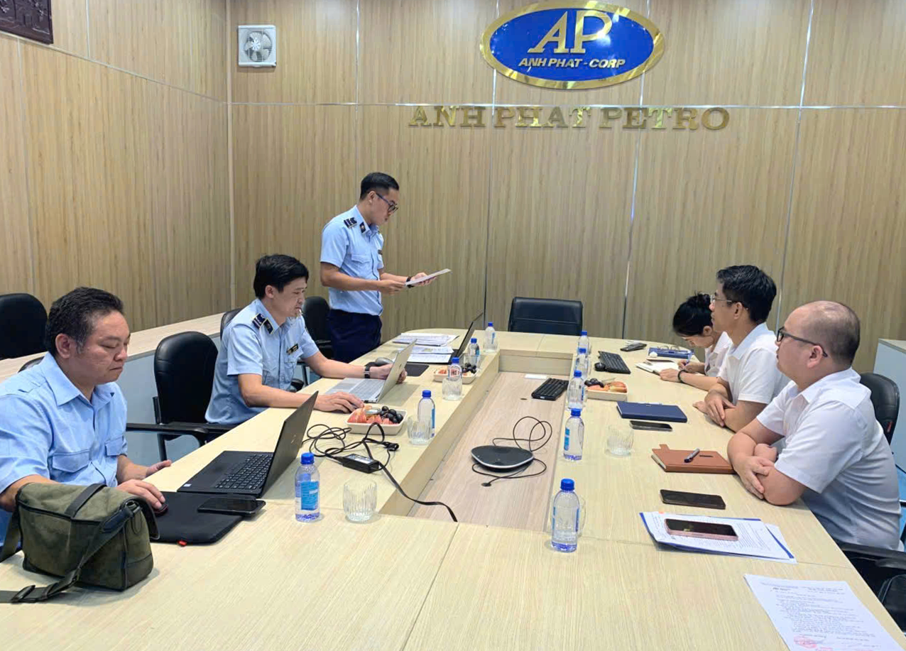 Phạt 3 doanh nghiệp xăng dầu 450 triệu đồng vi phạm quy định dự trữ lưu thông - Ảnh 1. Phạt 3 doanh nghiệp xăng dầu 450 triệu đồng vi phạm quy định dự trữ lưu thông - Ảnh 1.