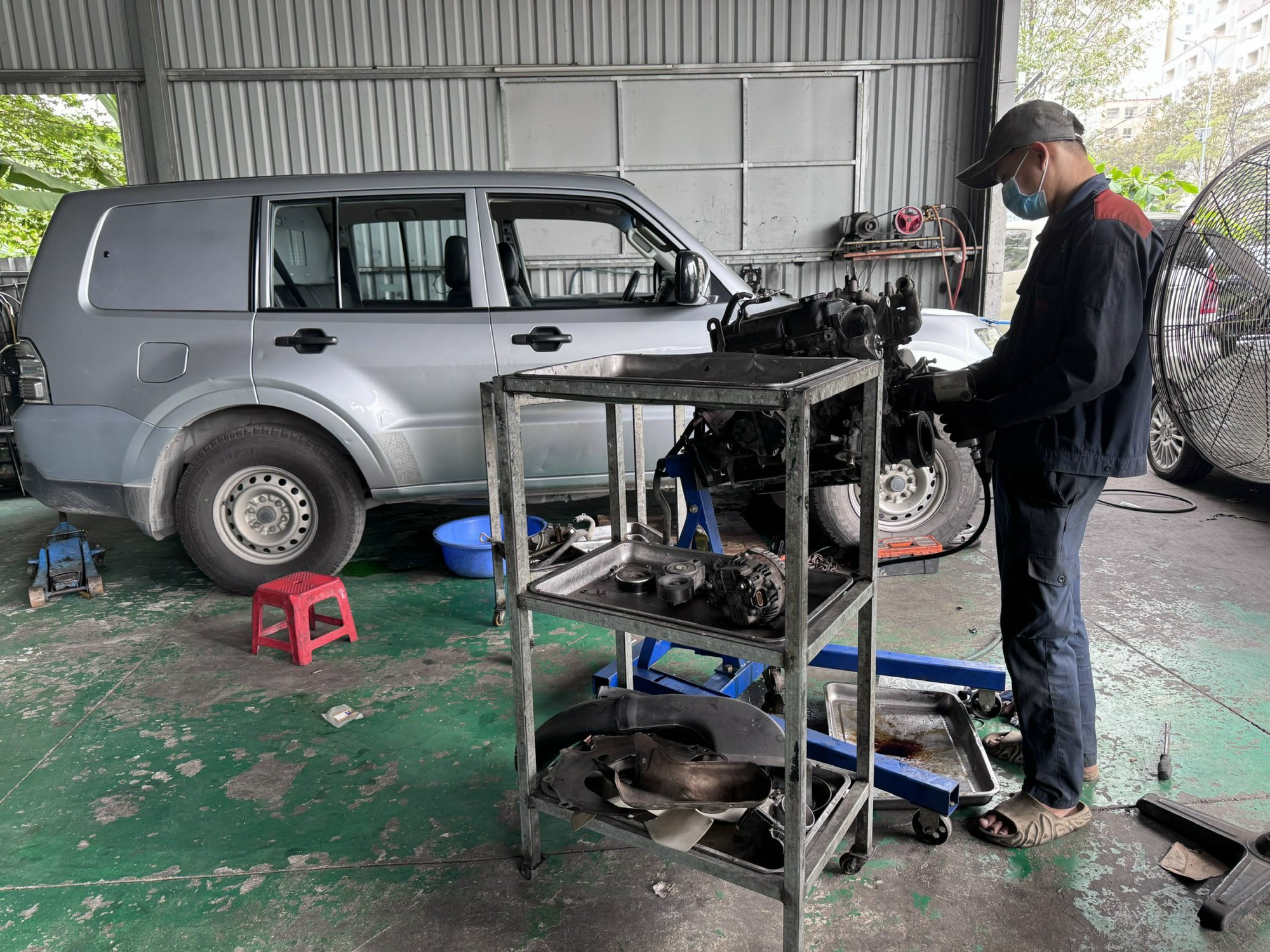 - Ảnh 2. Nhiều chủ xe vẫn còn băn khoăn về xăng E10 - Ảnh 1.