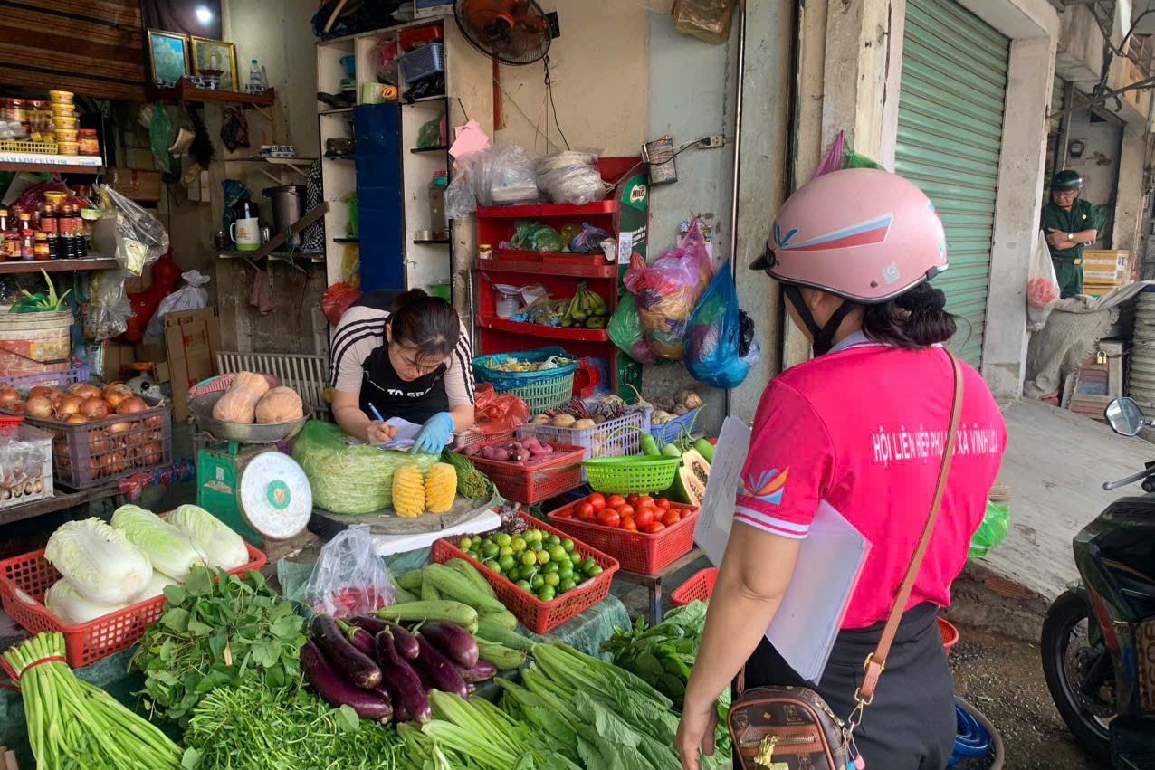 Xử lý lấn chiếm lòng đường, vỉa hè: Làm nghiêm và tạo sinh kế cho người dân- Ảnh 3. Xử lý lấn chiếm lòng đường, vỉa hè: Làm nghiêm và tạo sinh kế cho người dân- Ảnh 3.