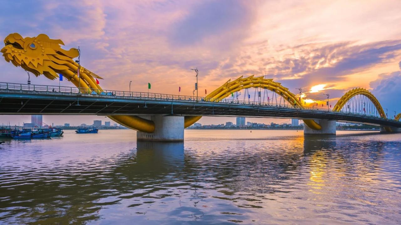 Có 1 nơi ở Đà Nẵng cuối tuần nào cũng kẹt xe, ai cũng tình nguyện đứng im để bị ướt từ đầu đến chân- Ảnh 11.