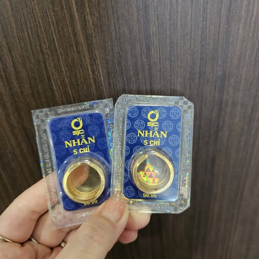Cầm 100 triệu đi mua vàng lúc giá vàng "hơn 18 triệu", giờ chỉ biết thở dài- Ảnh 1.