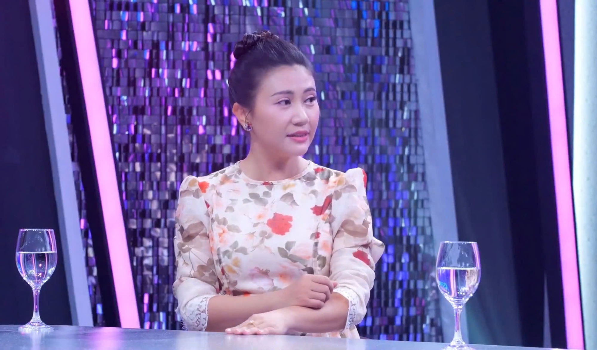 Nữ diễn viên có tới 9 người trong nhà nói chuyện họp gia đình, lấy ý kiến từng người - Ảnh 1.