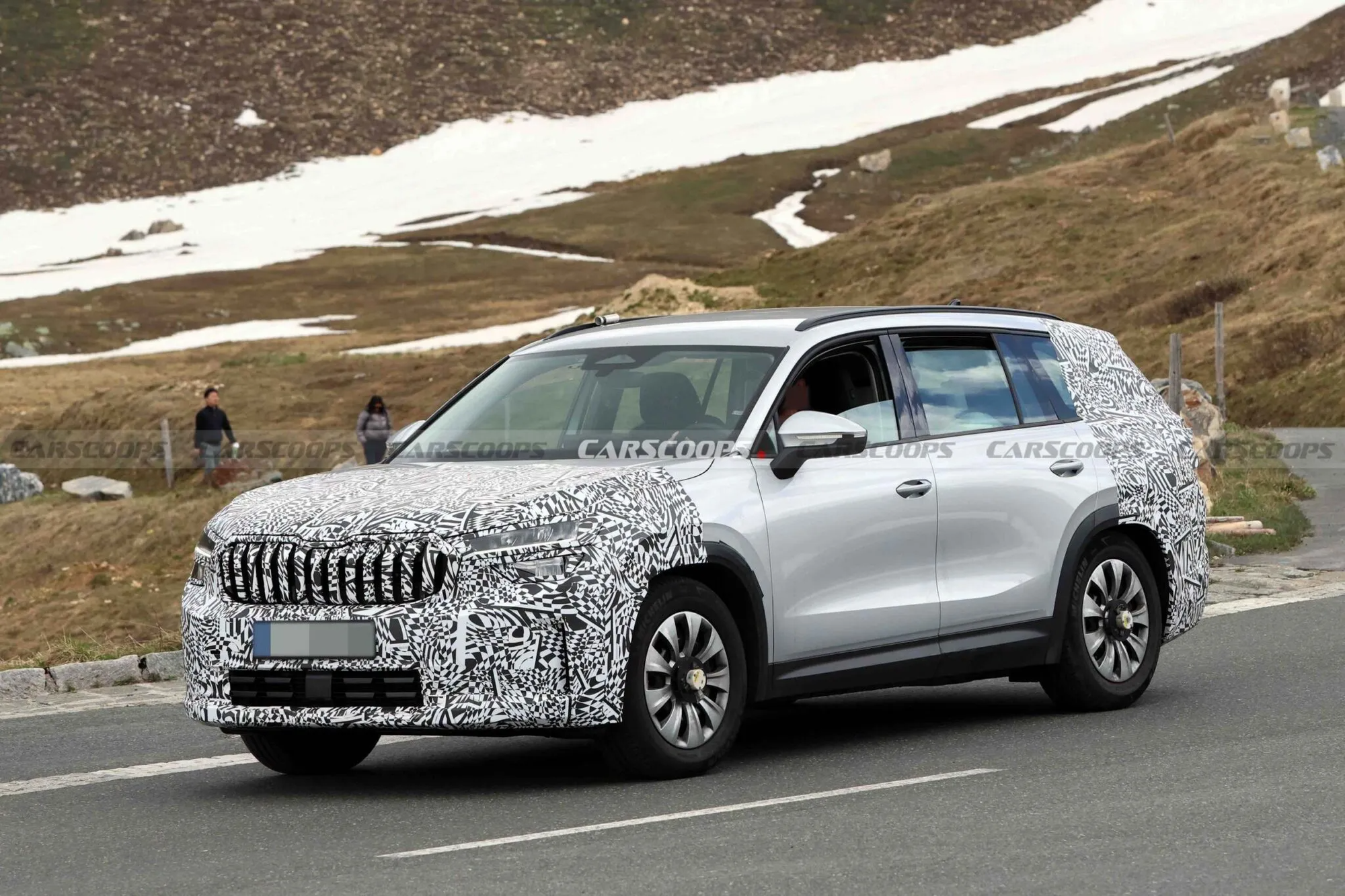 Skoda Kodiaq 2027 lộ diện: Nâng cấp từ thiết kế đến trang bị, có phiên bản mạnh hơn 300 mã lực đủ khiến người dùng mê mẩn- Ảnh 1.