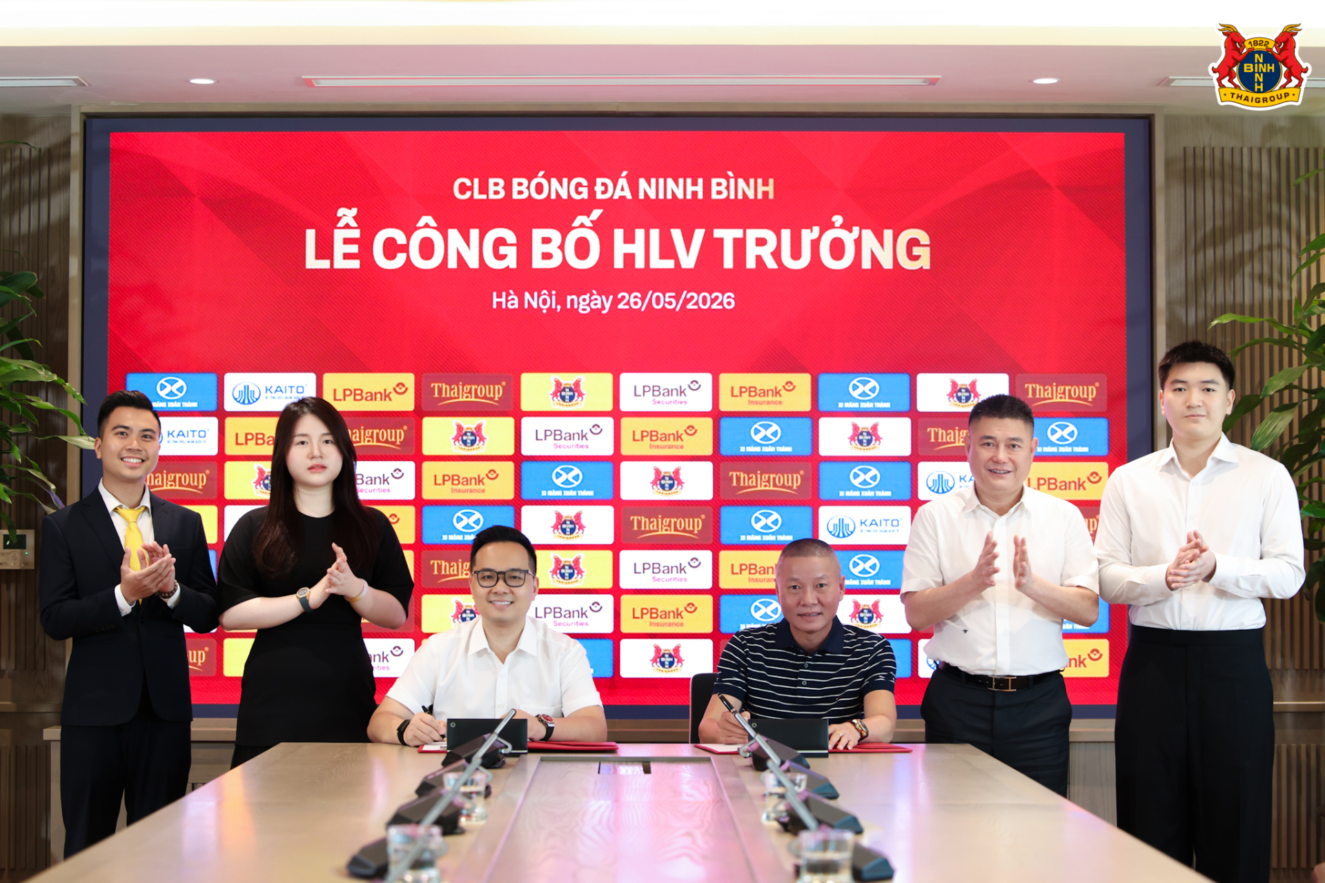 Nhan sắc ái nữ Bầu Thụy - Chủ tịch trẻ nhất V.League chiếm trọn “spotlight” trong ngày Ninh Bình bổ nhiệm HLV Chu Đình Nghiêm- Ảnh 3.