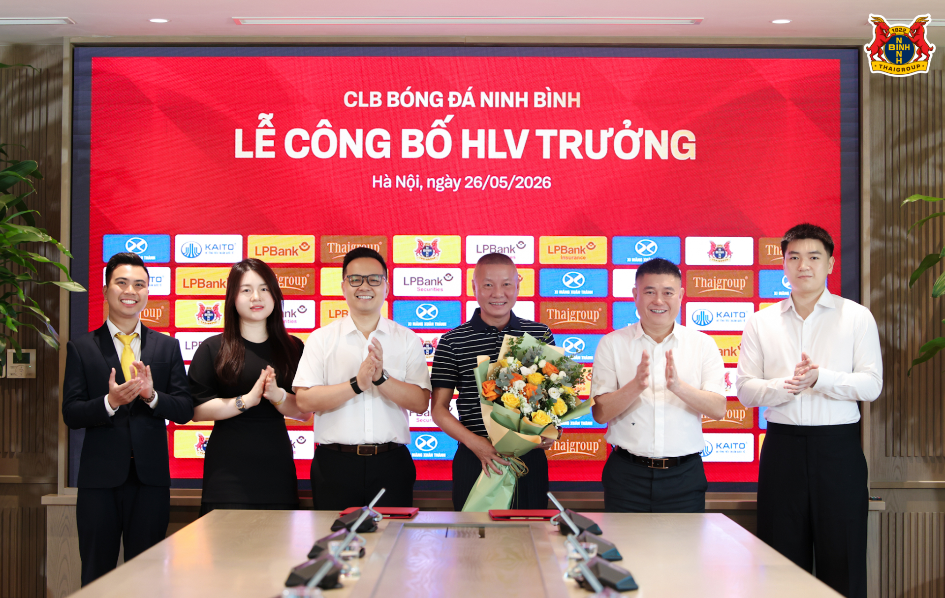 Nhan sắc ái nữ Bầu Thụy - Chủ tịch trẻ nhất V.League chiếm trọn “spotlight” trong ngày Ninh Bình bổ nhiệm HLV Chu Đình Nghiêm- Ảnh 2.