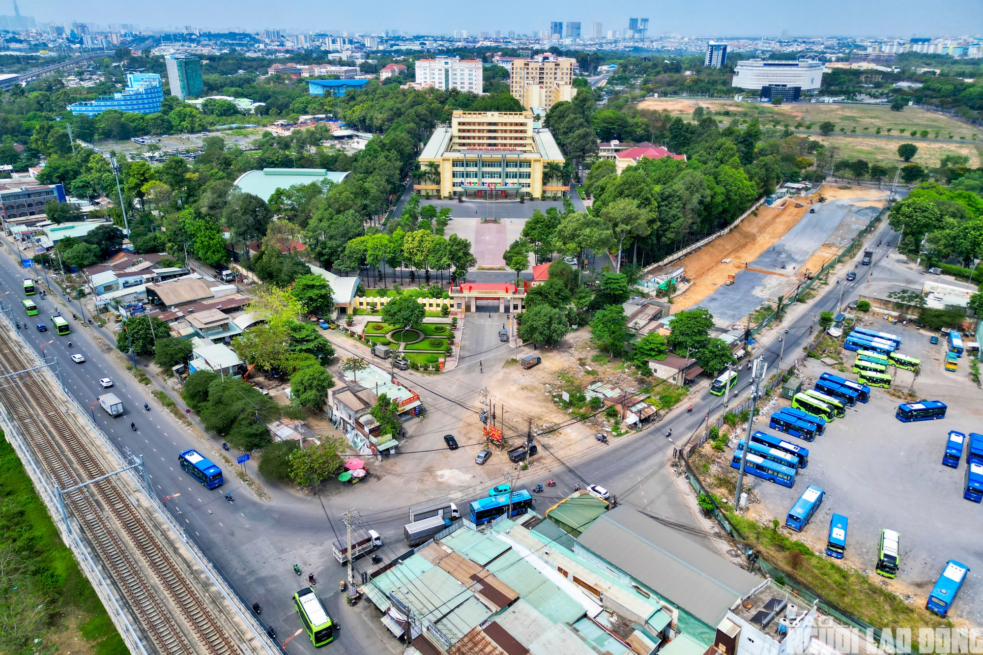 Toàn cảnh nút giao cửa ngõ Đại học Quốc gia TPHCM dang dở sau gần 20 năm- Ảnh 8. Toàn cảnh nút giao cửa ngõ Đại học Quốc gia TPHCM dang dở sau gần 20 năm- Ảnh 8.